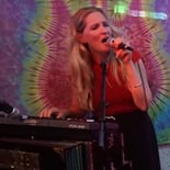 lisa-singing